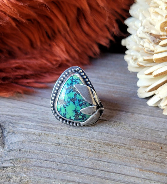 Natural Green Hubei Turquoise Ring sterling silver, handmade, leaf, leaves, botanical, floral vine shank, natural stone, Size 7.25 USA