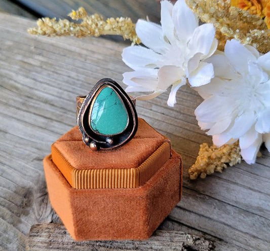 Green Hubei Turquoise Copper Ring - handmade, antiqued hammered copper, rugged, solid, beautiful gift, Size 7.5 USA